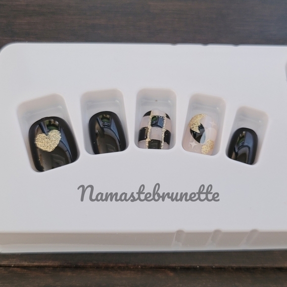 2/$16 Black Glittering Hearts Press On Nails - Picture 10 of 17